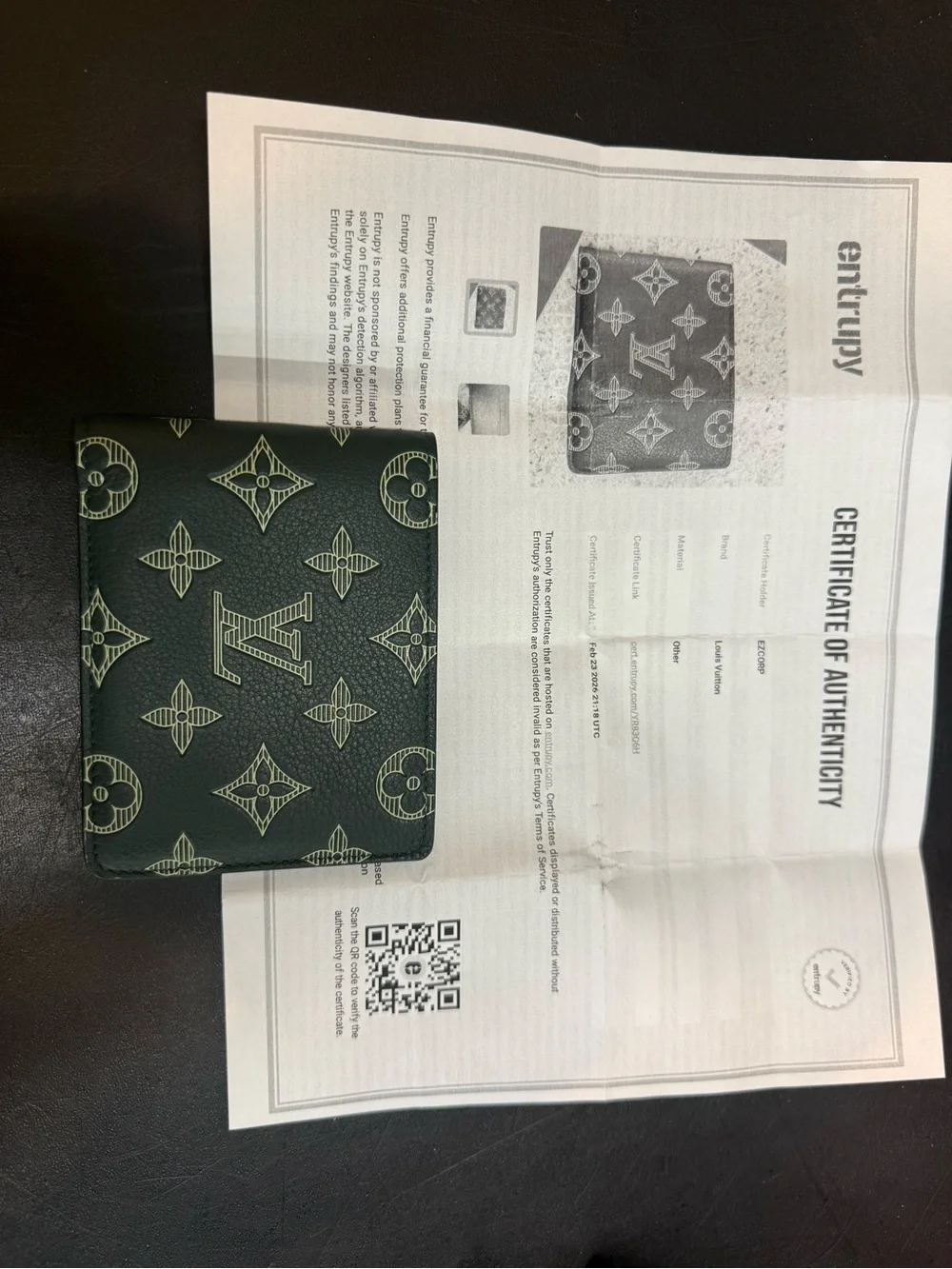 NEW RARE! Louis Vuitton LV Monogram Canvas Bi-Fold Wallet luxury card holder